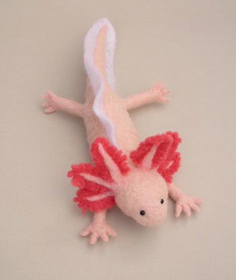 This axolotl is the bomb. Amigurumi Fish, Crochet Axolotl, Axolotl Cute, Felt Animal Patterns, Needle Felting Projects, Wool Projects, Felt Patterns, Christmas Classroom, Felted Animals