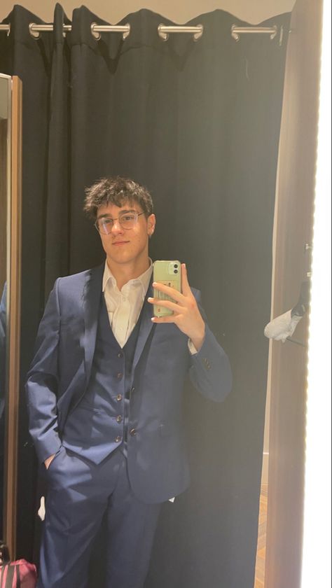 Prom Outfits For Guys Navy Blue, Grad Suits Men, Navy Prom Suit, High School Prom Outfits For Guys, Prom Fits Men, Male Prom Outfits, Prom Boys Outfit, Prom Suit Men, Blue Prom Suits For Guys