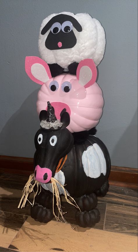 Cow Painted Pumpkin Ideas, Sheep Pumpkin Decorating, Painted Cow Pumpkin Ideas, Farm Pumpkin Decorating, Pumpkin Painting Ideas Farm Animals, Horse Pumpkin Painting, Farm Animal Pumpkins, Farm Animal Pumpkin Decorating, Farm Animal Painted Pumpkins