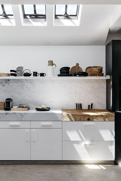 Minimalist Dekor, Marble Shelf, Kitchen Trends, Luxury Kitchens, Decor Minimalist, Counter Tops, Minimalist Decor, Kitchen Backsplash, 인테리어 디자인