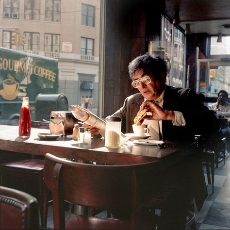 New York City of the 1980s (9) No Sleep Till Brooklyn, Reading A Newspaper, Between Two Worlds, John Derian, Drinking Coffee, Caravaggio, New York Travel, Street Photo, 인물 사진