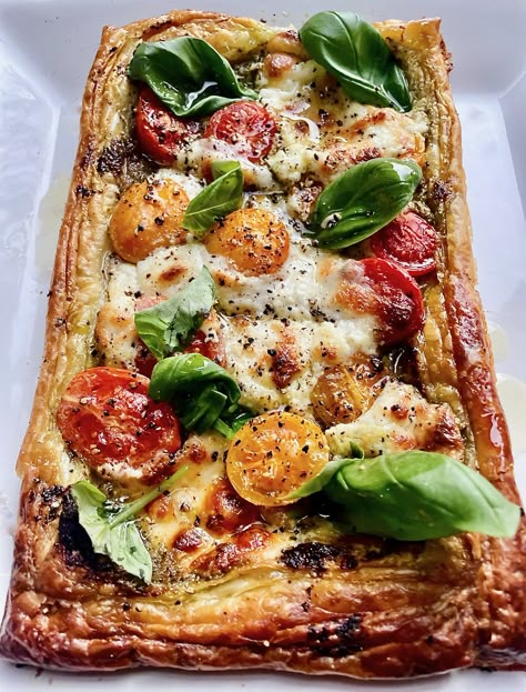 Pastry Shapes, Pesto Burrata, Tomatoes Burrata, Savoury Pastry, Lunch Dishes, Easy Puff, Easy Peasy Lemon Squeezy, Puff Pastry Tart, Easy Puff Pastry