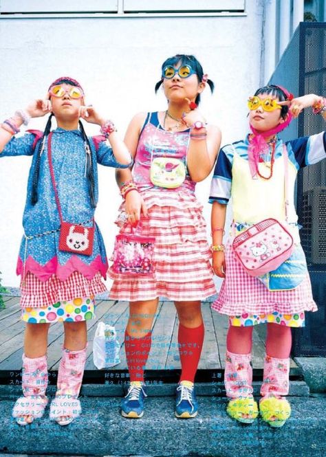 old school decora Fruits Magazine 90s, 90s Harajuku, Fruits Magazine, Japan Fashion Street, Kei Visual, 일본 패션, Harajuku Fashion Street, Tokyo Street Fashion, Harajuku Girls