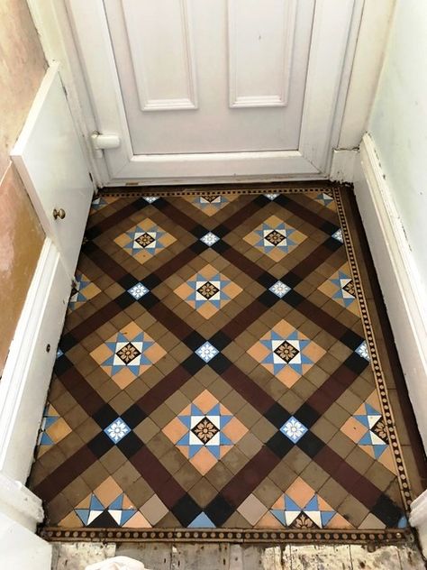 Victorian Vestibule Ideas, Tiled Vestibule, Small Vestibule Ideas, Victorian Vestibule, Vestibule Ideas, Victorian Entrance Hall, Large Kitchens, Hall Tiles, Victorian Hall