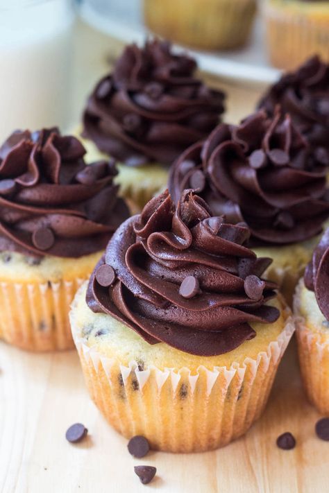 Fluffy, moist vanilla cupcakes filled with mini chocolate chips, then topped with creamy chocolate buttercream. These chocolate chip cupcakes with chocolate frosting are the perfect combo of vanilla & chocolate! Chocolate Chip Cupcakes Recipe, Pound Cake Cupcakes, Cupcakes With Chocolate Frosting, Chocolate Chip Pound Cake, Nutella Cupcakes, Chocolate Chip Cupcakes, Cupcakes With Chocolate, Chocolate Frosting Recipes, Oreo Cupcakes