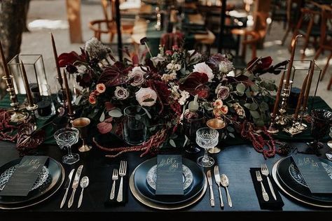 Dark Academia Wedding, Dark Romantic Wedding, Dark Wedding Theme, Tafel Decor, Viking Wedding, Enchanted Wedding, Goth Wedding, Dark Wedding, Dark Romantic