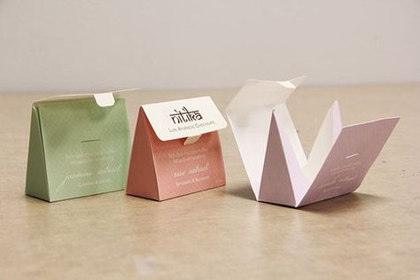 Creative Pr Package Ideas, Packaging Design Chocolate, Product Mockup Design, Chocolate Branding, Design Chocolate, Tea Packaging Design, Luxury Packaging Design, Packaging Label Design, Packaging Ideas Business