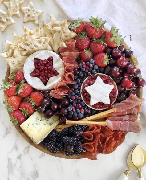 4th of July Appetizer Board | Charcuterie | Ain't Too Proud To Meg Charcuterie Fruit, Fruit Board, Holiday Party Foods, Charcuterie Inspiration, Fourth Of July Food, Party Food Platters, Snack Board, Charcuterie And Cheese Board, Charcuterie Recipes