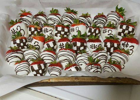 Homemade race car themed strawberries! Race Car Strawberries, F1 Themed Snacks, F1 Watch Party, Indy 500 Party, Ferrari Party, Memories Ideas, Race Car Themes, Birthday Basket, Car Party