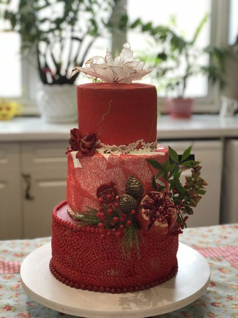 Yalda Cake, Red Velvet Wedding Cake, Yalda Night, Fashion Design Classes, Big Wedding Cakes, Velvet Wedding, Beautiful Cake Designs, Birthday Inspo, Beautiful Cake