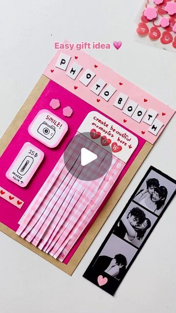 Niha hanees | gifts & diy ✂️ on Instagram: "PHOTOBOOTH gift idea !! 💗💌 (Save for later >>) . MATERIALS USED from (@artikate.official ) • uni pin fineliner  • Red Pentel Matte hop pen • Karin markers • 300 gsm watercolour paper • glue stick •deli paper cutter  . . #reelsinstagram #artikate #diy #diygifts #giftideas #gifting #giftideasforher #giftidea #papercrafts #lovegoals #ａｅｓｔｈｅｔｉｃ #loveislove #diycards #diycrafts  (Diy gift ideas , gift idea , diy , aesthetic, paper crafts, love goals , gifts for friends, birthday gifts, handmade gifts, trending, easy gifts, love gram , card making)" Easy Diy Gifts For Friends Birthday, Birthday Cards Diy Handmade For Friend, Handmade Card For Best Friend, Cute Crafts For Friends, Easy Diy Birthday Gifts For Best Friend, Photobooth Scrapbook, Easy Handmade Gifts For Friends, Aesthetic Birthday Cards Diy, Happy Birthday Diy Card