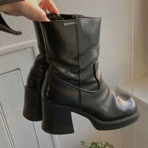 Black 90s Shoes, Vintage Boots Aesthetic, Black Boots With Jeans, Vintage Black Boots, Thrift Shoes, 90s Boots, 90s Shoes, Short Heel Boots, Vintage Mustang