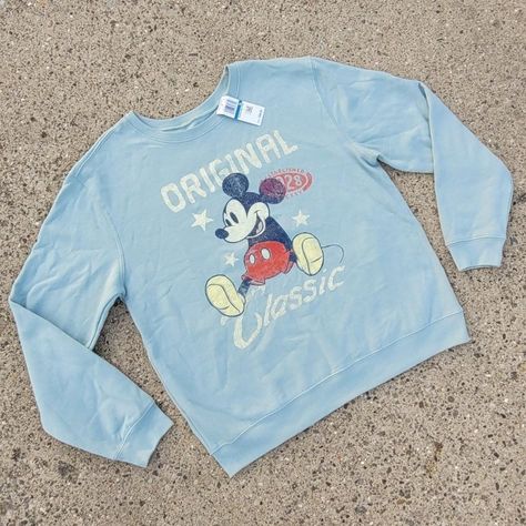 Vintage Style Deadstock Mickey Mouse Crewneck Free Shipping On Bundles In Usa International Available Size Xl 23" Pit To Pit, 26" Tall, 20" Pit To Cuff Excellent Used Condition #Disney #Mickey #Mouse #Tags #Classic Women Villains, Mickey Mouse Sweatshirt, Mickey Mouse T Shirt, Womens Disney Shirts, Vintage Winnie The Pooh, Disney Tees, Vintage Mickey Mouse, Disney Tshirts, Vintage Mickey