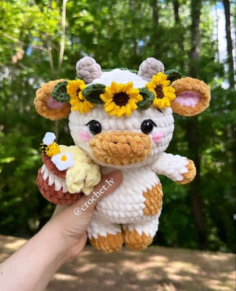 Easy Crochet Animals, Crochet Cow, Kawaii Crochet, Beginner Crochet Projects, Fun Crochet Projects, Crochet Diy, Crochet Design, Diy Crochet Projects, Crochet Toys Patterns