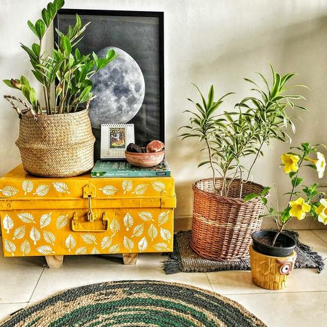 Colorful Room Decor, Painted Trunk, Indian Room Decor, Indian Bedroom Decor, Drawing Room Decor, Colourful Living Room Decor, Diy Interior Decor, India Home Decor, Indian Home Interior