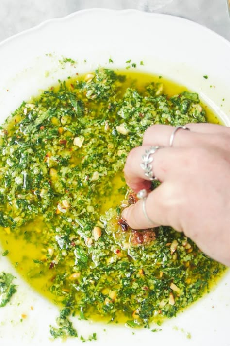 There aren't a lot of appetizers easier than this GORGEOUS, vibrant basil pesto bread dipping oil. This crowd-pleasing party snack is PERFECT for last-minute entertaining. It's as easy as mixing pesto, olive oil and a handful of other ingredients. Serve with fresh, fluffy focaccia. How To Make Chimichurri, Italian Salsa, Cilantro Chimichurri, Steak With Chimichurri Sauce, Chimichurri Steak, Chimichurri Sauce Recipe, Bread Dipping Oil, Chimichurri Recipe, Steamed Veggies