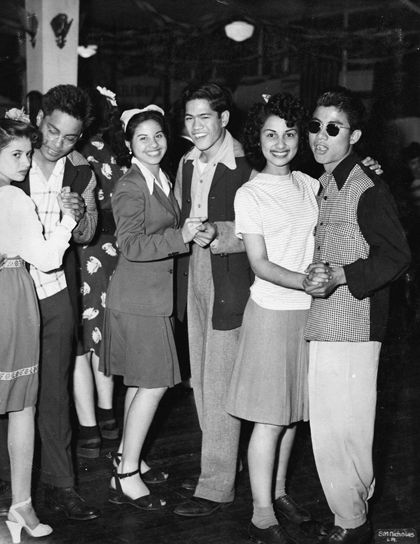 Filipino Americans in Hollywood nightlife in the 1940s - Imgur Zoot Suiters, Pachuco Style, Chicano Culture, 1940s Women, Filipino Fashion, Estilo Cholo, Chicana Style, East La, Zoot Suit