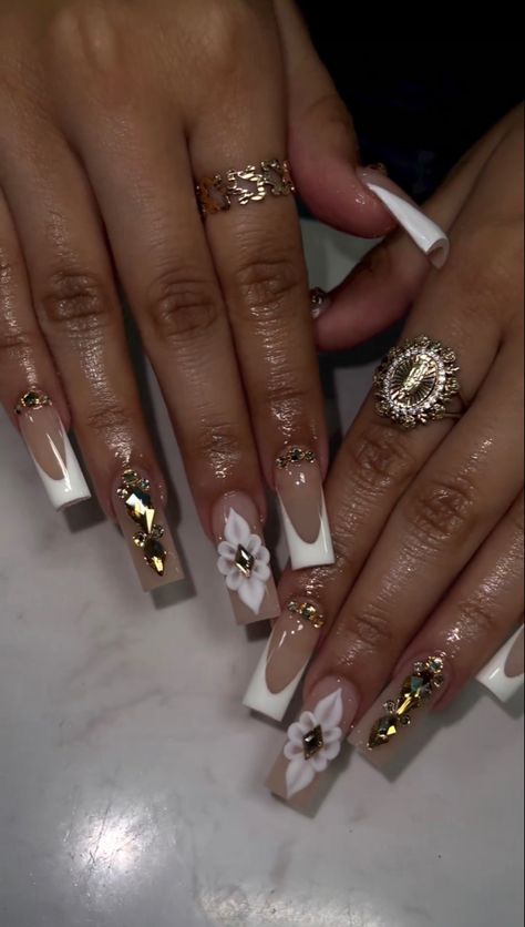 Champagne Nails, Quince Nails, Quinceanera Nails, Acrylic Nails Nude, Gold Acrylic Nails, Girly Acrylic Nails, French Tip Acrylic Nails, Simple Acrylic Nails, French Acrylic Nails