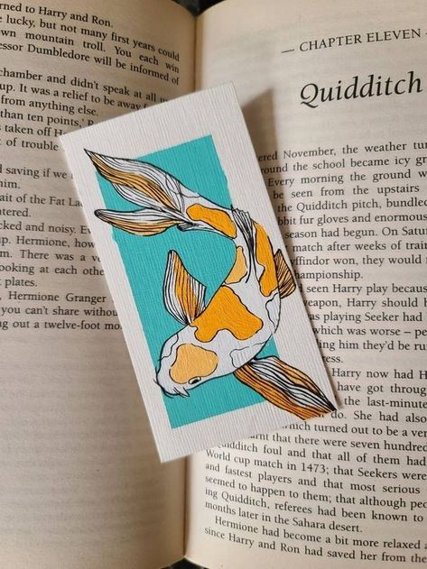 Koi Fish Bookmark, Hand Painted Bookmarks, Koi Fish Acrylic Painting, Koi Fish Acrylic, Bookmark Drawing, Fish Bookmark, Fish Acrylic Painting, Mini Bookmarks, Painting On Acrylic