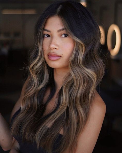 30 Top Ideas for Trendy Face-Framing Highlights in 2024 - Hair Adviser Blonde Front Highlights, Face Framing Highlights, Long Auburn Hair, Money Pieces, Framing Highlights, Neutral Blonde, Hair Adviser, Face Shape Hairstyles, Black Hair With Highlights