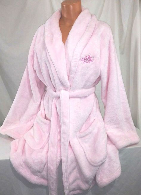 Pink Fluffy Robe Aesthetic, Pink Robe Aesthetic, Bath Robe Aesthetic, Bathrobe Aesthetic, Pink Dressing Gown, Gown Aesthetic, 2000s Girls, Girls Robes, Pink Pajamas