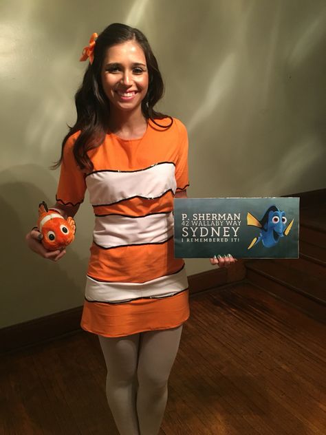 Finding Nemo women's Halloween costume DIY Nemo And Dory Costume, Finding Nemo Costume Diy, Finding Nemo Outfit, Nemo Outfit, Dory Costume, Finding Nemo Costume, Beetlejuice Halloween Costume, Nemo Costume, Jellyfish Costume