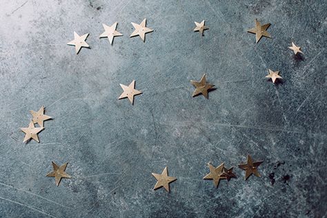 Throw a Chic Constellation Themed Party with All Star DIYs Astrology Themed Party, Astrology Party, Space Party Decorations, Star Cake, Halloween Party Dinner, Thrift Store Crafts, 3d Star, Space Birthday, Star Party