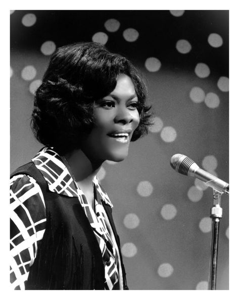 DIONNE WARWICK ~ One of the great pop singers of the 20th Century Dionne Warwick, Music Documentaries, Soul Artists, Aretha Franklin, A Star Is Born, Pop Singers, African Culture, The 20th Century, All Music