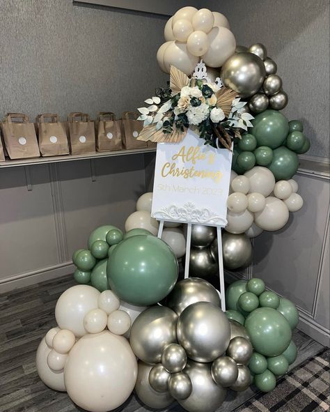 Balloon Garland Without Stand, Easel With Balloons, Balloon Easel, Welcome Easel, Balloon Tips, Green Quinceanera Theme, Balloon Inspiration, Baby Shower Theme Decorations, 30th Party