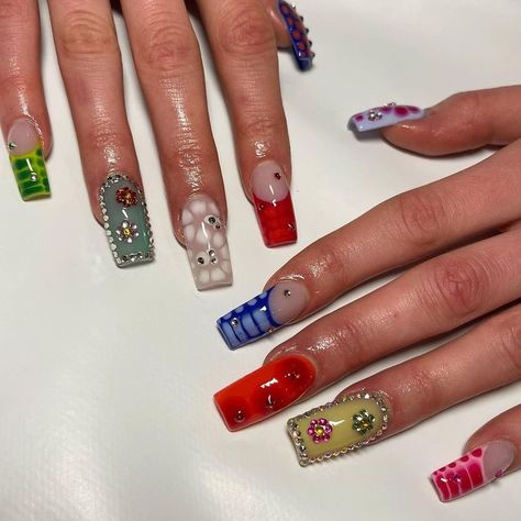 Two Hand Color Nails, Mixed Design Nails, Mixed Nail Designs, Pink Nails Prom, Hand Painted Nail Designs, Multi Color Nails, Mix And Match Nails, Acrylic Nails Black, Nails Pearl