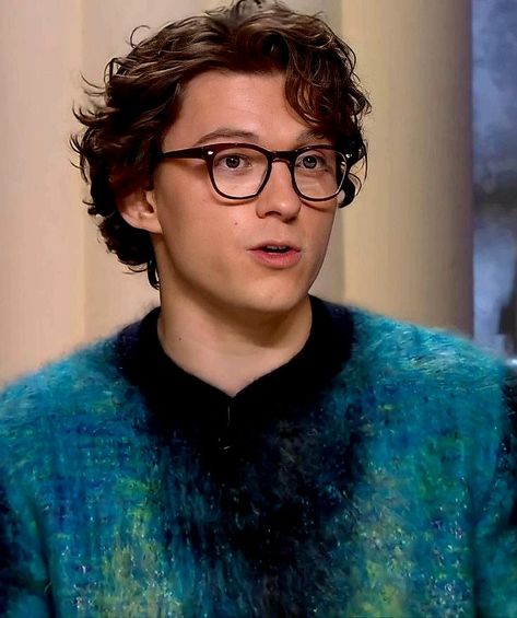 Tom holland Tom Holland Glasses, Transition Goals, Oc Board, Tom Holland Spiderman, Men's Toms, Forever Me, Amazing Spiderman, Tom Holland, Mens Glasses