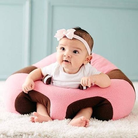 This seat that gives babies 360-degree support as they learn how to sit up on their own. Baby Sofa Chair, Baby Support Seat, Baby Sofa, Baby Sitting, Bumbo, Baby Chair, Cool Baby, Nursing Pillow, Baby Protection