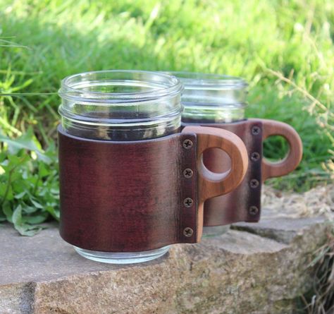 Mason Jar Sleeve, Leather Mason Jar, Diy Leather Working, Handmade Leather Work, Leather Working Projects, Diy Leather Projects, Leather Craft Projects, Leather Ideas, Leather Diy Crafts