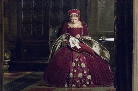 Scarlett Johansson in The Other Boleyn Girl The Other Boleyn, Mary Boleyn, Tudor Gown, 16th Century Fashion, Tudor Dress, Tudor Fashion, Tudor Costumes, The Other Boleyn Girl, Red Christmas Dress