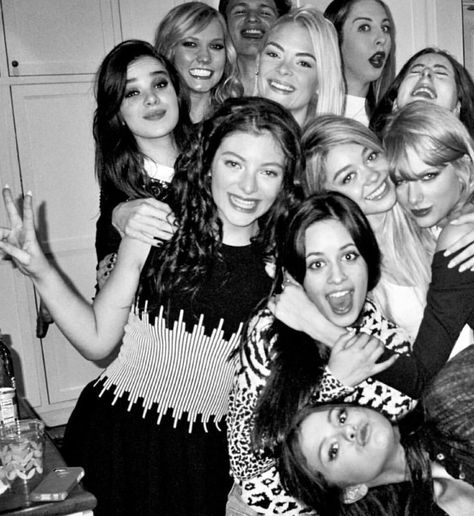 Taylor Swift Squad, Selena Gomez Tumblr, Style Taylor Swift, Jamie King, Jaime King, Sarah Hyland, Female Friendship, Girl Friends, Marie Gomez