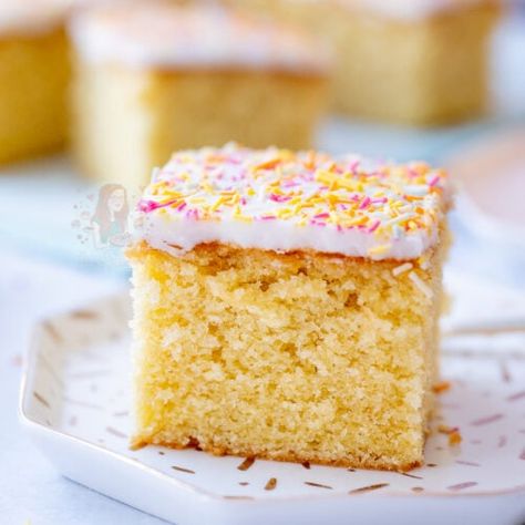 School Cake! - Jane's Patisserie Chocolate Traybake, Traybake Cake, Baking Biscuits, Patisserie Cake, Janes Patisserie, School Cake, Tray Bake Recipes, Basic Cake, Vanilla Sponge Cake