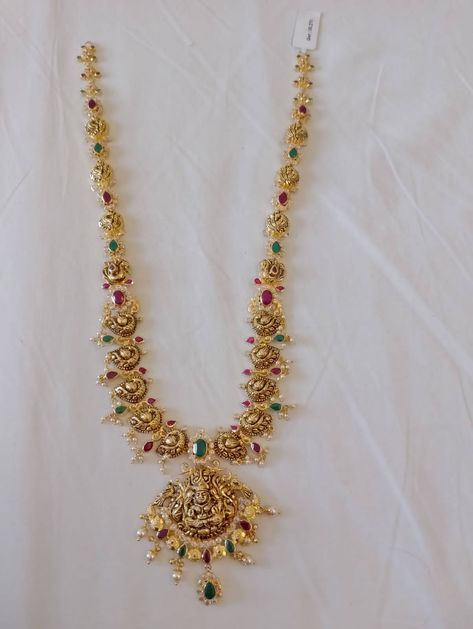 30grams Gold Necklace Designs Latest, Middle Haram Gold Designs Latest, Haram Designs Gold Latest, Necklace Set Indian Bridal Jewelry, Pretty Gold Necklaces, Simple Necklace Designs, Haram Designs, Gold Haram, Lakshmi Devi