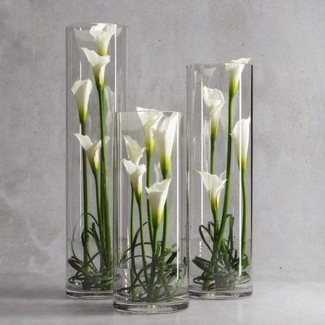 Calla Lily Centerpieces, Tall Floral Arrangements, Diy Floral Decor, Calla Lily Wedding, Shabby Chic Easter, Lily Bouquet, Flower Vase Arrangements, Orchid Arrangements, Flower Arrangements Simple