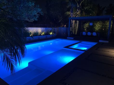 Pool With Lights At Night, Pools At Night With Lights, Swimming Pool At Night, Pool Lights At Night, Backyard Night, Backyard Pool And Spa, Pool Design Modern, Pool At Night, Outside Pool