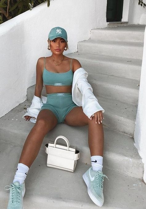 Workout Sets Outfit, Gymwear Outfits, Estilo Fitness, Cute Workout Outfits, Fitness Wear Outfits, Office Casual Outfit, Fitness Photoshoot, Inspo Outfit, Gym Style