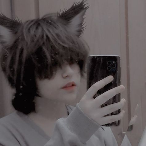 Cat Boy Aesthetic, Emo Cat Boy, Goth Men, Androgynous Hair, Cute Ferrets, Boys Long Hairstyles, Cat Boys, Emo Outfits