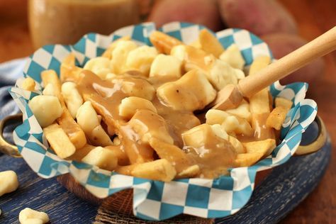 Canadian poutine with gluten free gravy Poutine Gravy, Canadian Poutine, Canadian Dishes, Gluten Free Gravy, Crispy Fries, Elegant Food, Keto Gluten Free, Crispy Fry, Canada Road Trip