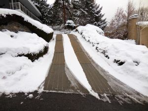 Steep Driveway Solutions, Concrete Driveway Ideas, Driveway Retaining Wall, Driveway Drainage, Steep Driveway, Driveway Landscape, Driveway Materials, Home Driveway, Permeable Driveway