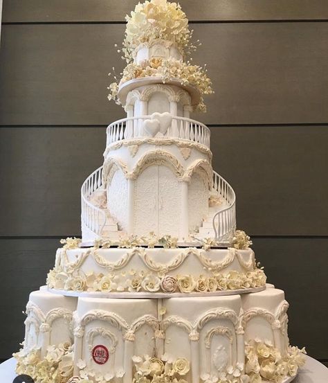 Luxury Wedding Cake Huge Wedding Cakes Elegant, Wedding Cake Extravagant, Giant Wedding Cakes Elegant, Biggest Wedding Cake, Luxury Wedding Cake Big White, Cake Luxury, Huge Wedding Cakes, Castle Wedding Cake, Bling Wedding Cakes