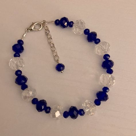 Dark blue and clear glass beaded bracelet. Blue Crystal Bracelet Beads, Beads Bracelet Design Blue, Blue Diy Bracelet, Dark Blue Jewelry Aesthetic, Chain And Bead Bracelet, Dark Blue Beaded Bracelet, Navy Blue Bracelet, Diy Glass Bead Bracelet Ideas, Simple Bracelet Ideas