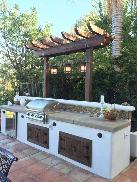 Outdoor Spanish Kitchen, Simple Outdoor Kitchen Diy, Outdoor Kitchen Diy, Simple Outdoor Kitchen, Outdoor Improvements, Outdoor Bbq Area, Grill Station, Outdoor Kitchen Plans, Outdoor Bbq Kitchen