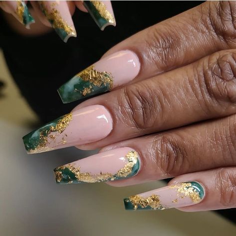 Emerald Green And Yellow Nails, Emerald And Gold Almond Nails, Emerald Green Nails Gold Accent, Emerald Green And Gold Marble Nails, Gold N Green Nails, Green Gold Short Nails, Forest Green And Gold Nails Acrylic, Emerald Green Nails Acrylic Prom Short, Wedding Nails Forest Green