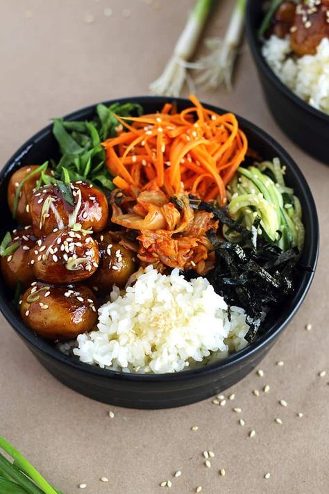 Vegan Bento Box Ideas Japanese, Gamja Jorim, Bento Box Lunch For Adults, Braised Potatoes, Vegan Bibimbap, Korean Bowl, Bibimbap Bowl, Potato Bowl, Bento Box Recipes