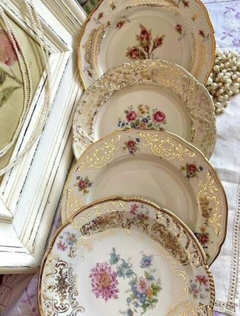 Coquette Things, Styl Shabby Chic, Desain Pantry, Bakery Ideas, Material Things, Casa Vintage, Antique Dishes, Kitchen Ware, Cute Kitchen