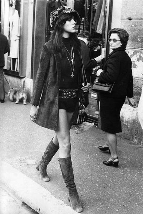 45 Incredible Street Style Shots From The '70s | Le Fashion | Bloglovin’ Moda Disco, 70s Mode, Grace Slick, 60s 70s Fashion, Serge Gainsbourg, Look Retro, Pose Fotografi, Inspiring Photography, Retro Mode